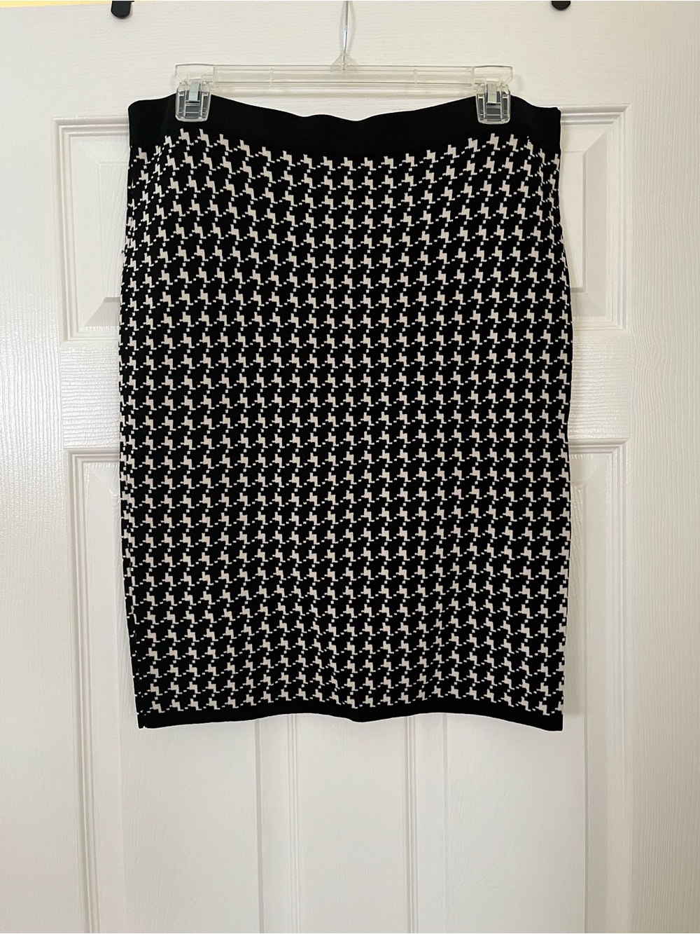 Max Studio Black and White Houndstooth Knit Pencil Skirt